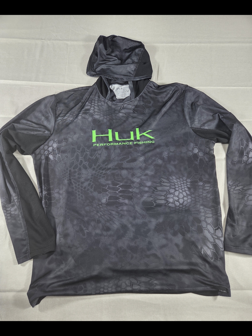 Huk Performance Fishing Hoodie Mens Medium Kryptek Camo Long Sleeve UPF